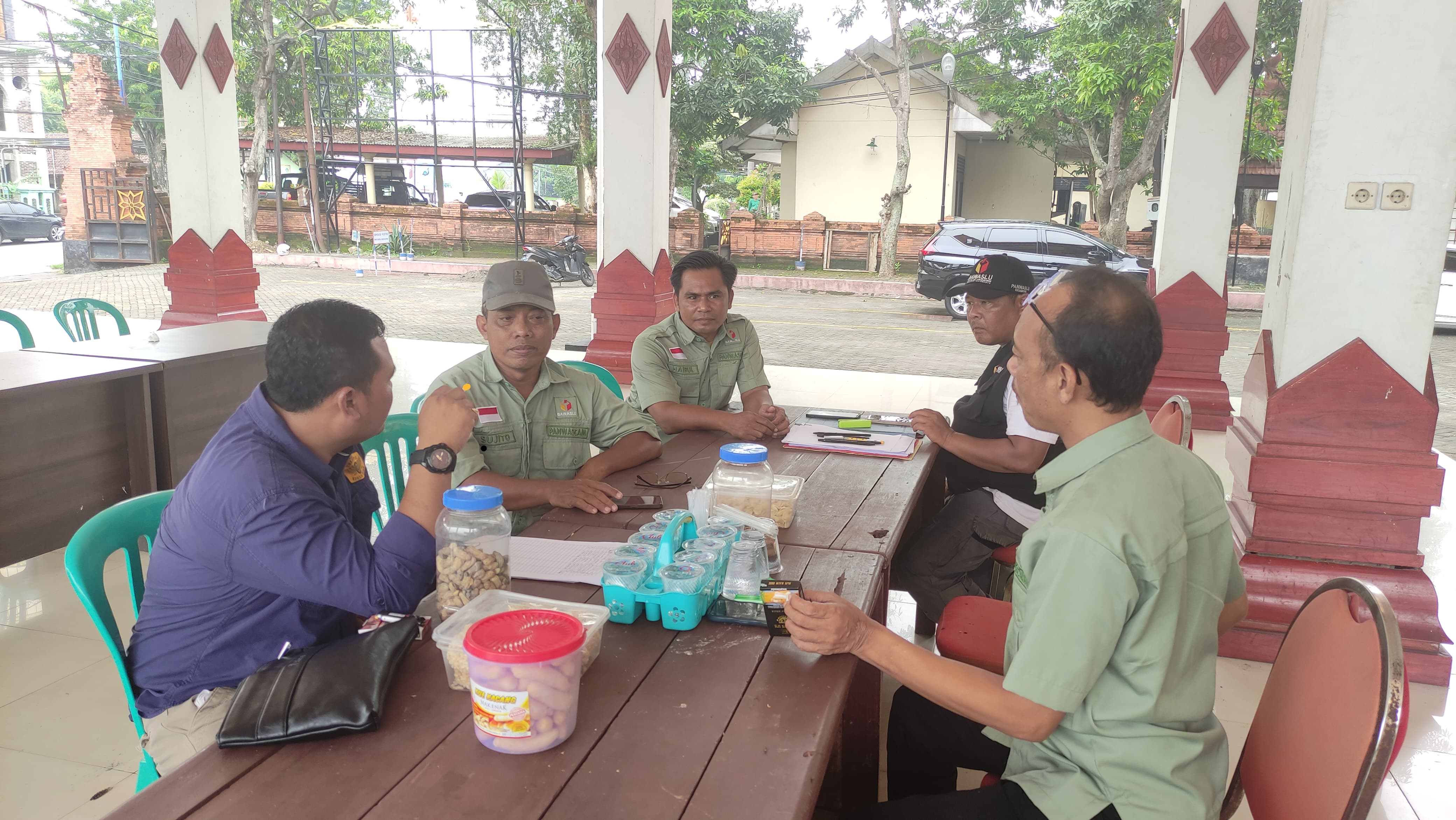 Monitoring pendaftaran ptps di panwascam dawarblandong